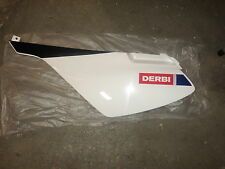 TAPA TRASERA IZQUIERDA BLANCA DERBI SENDA RACER TAPA TRASERA IZQUIERDA BLANCA DERBI SENDA RACER