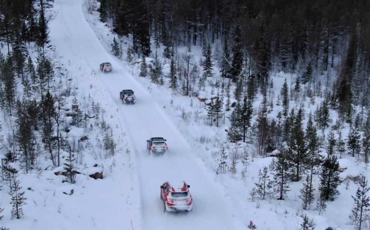 Los nuevos Jeep Renegade y Compass 4xe prueban la tecnología híbrida en Suecia Los nuevos Jeep Renegade y Compass 4xe prueban la tecnología híbrida en Suecia