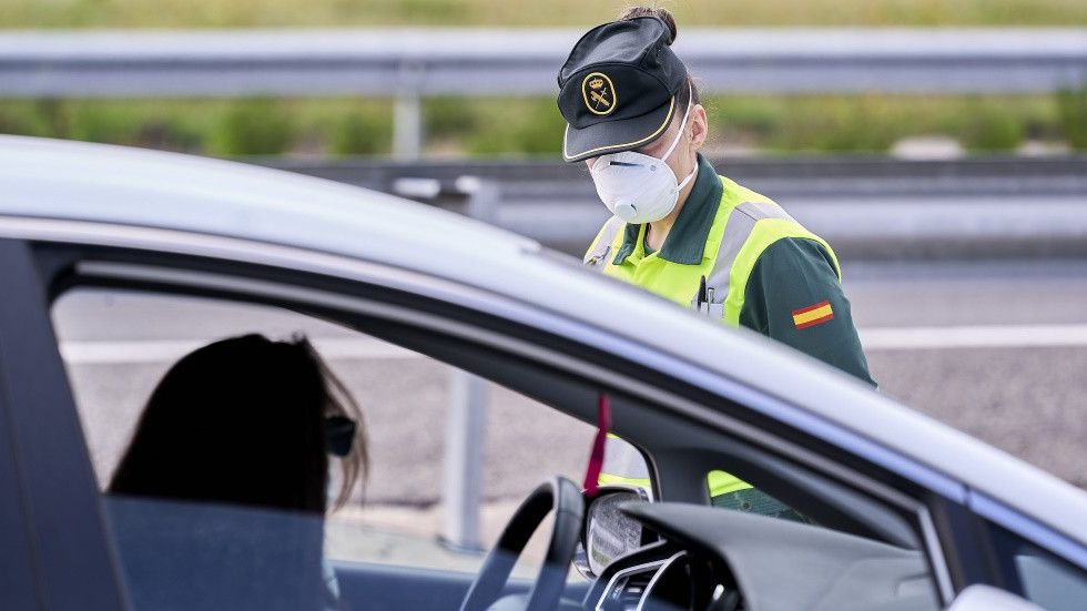 ¿PUEDEN MULTARME POR USAR LA MASCARILLA EN EL COCHE? ¿PUEDEN MULTARME POR USAR LA MASCARILLA EN EL COCHE?