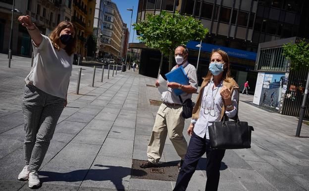 El Gobierno elimina las franjas horarias y permite reuniones de hasta 20 personas El Gobierno elimina las franjas horarias y permite reuniones de hasta 20 personas