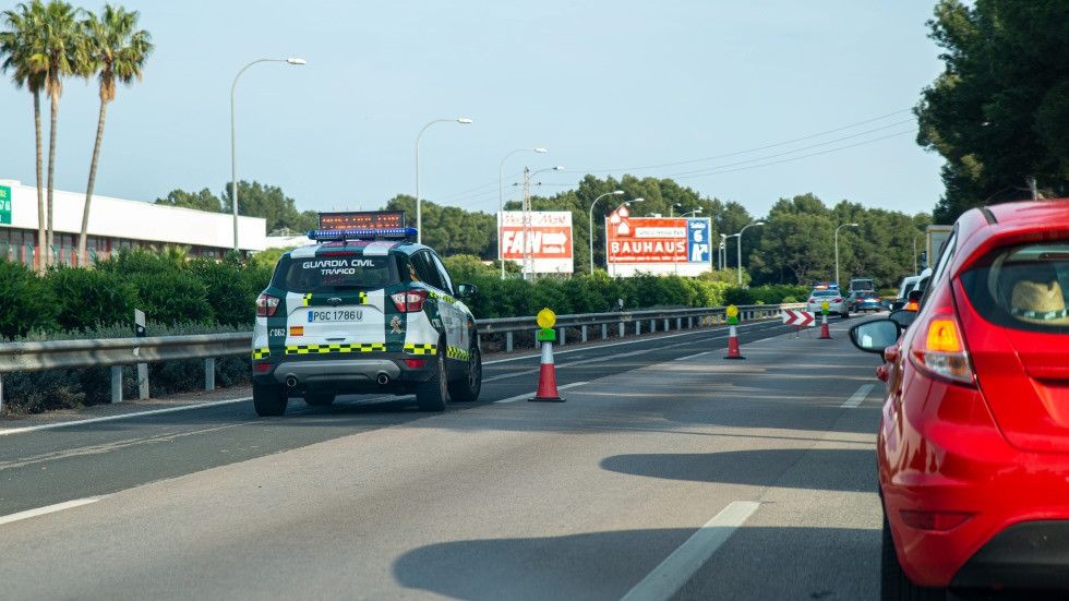 Lo que la Guardia Civil controla en carretera en las actuales fases de la desescalada Lo que la Guardia Civil controla en carretera en las actuales fases de la desescalada