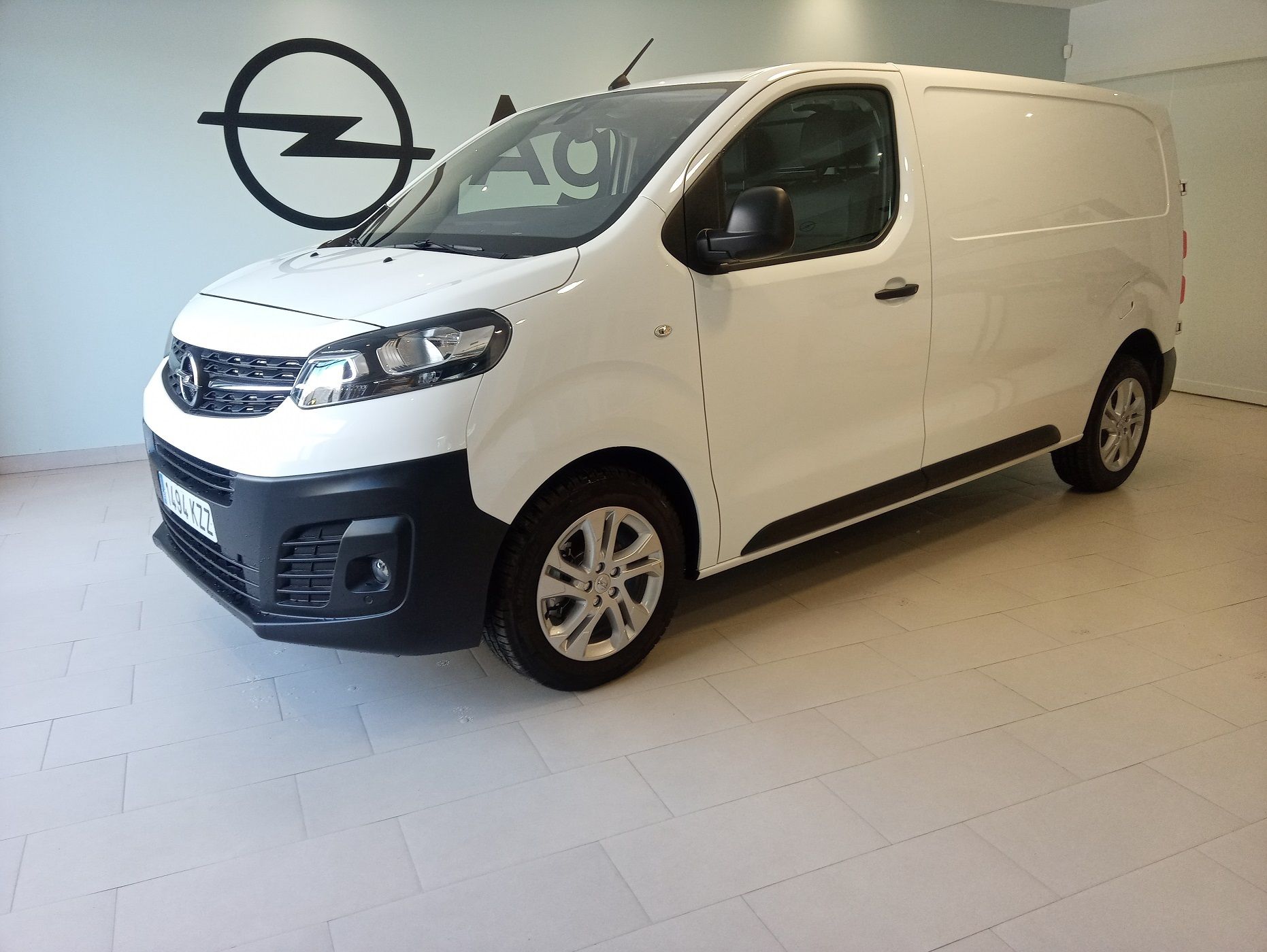 Nueva Vivaro furgon Innovation 2.0d 120cv de KM0. por 18900€* Nueva Vivaro furgon Innovation 2.0d 120cv de KM0. por 18900€*