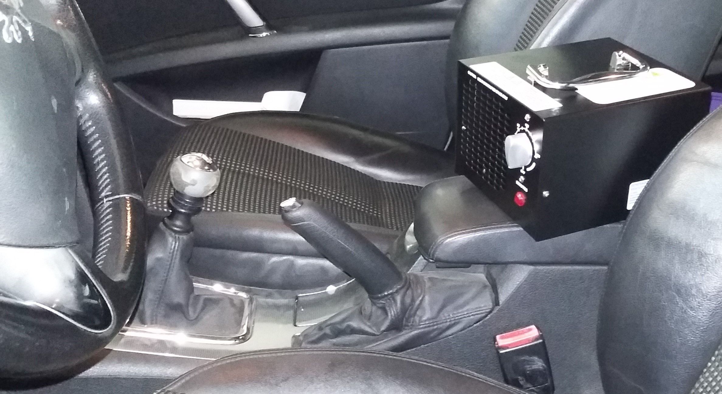 DESINFECCIÓN DEL VEHÍCULO CON MÁQUINA DE OZONO DESINFECCIÓN DEL VEHÍCULO CON MÁQUINA DE OZONO
