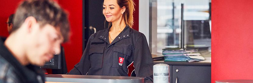 RENAULT TRUCKS MANTIENE SU APUESTA POR LA FORMACIÓN CON EL QUINTO CICLO DE FORMACIÓN DUAL RENAULT TRUCKS MANTIENE SU APUESTA POR LA FORMACIÓN CON EL QUINTO CICLO DE FORMACIÓN DUAL