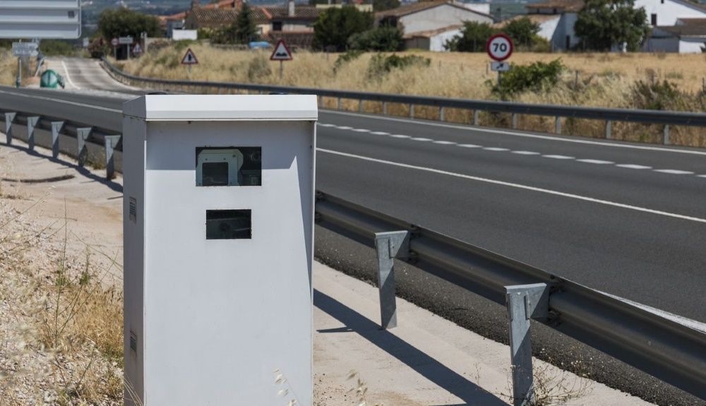 ¿Puede o no multarnos un radar de la DGT instalado en carriles de sentido contrario? ¿Puede o no multarnos un radar de la DGT instalado en carriles de sentido contrario?