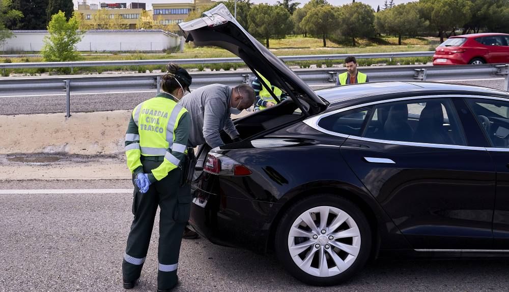 La DGT avisa: hasta 500 € de multa si no llevas todo esto obligatorio en tu coche La DGT avisa: hasta 500 € de multa si no llevas todo esto obligatorio en tu coche