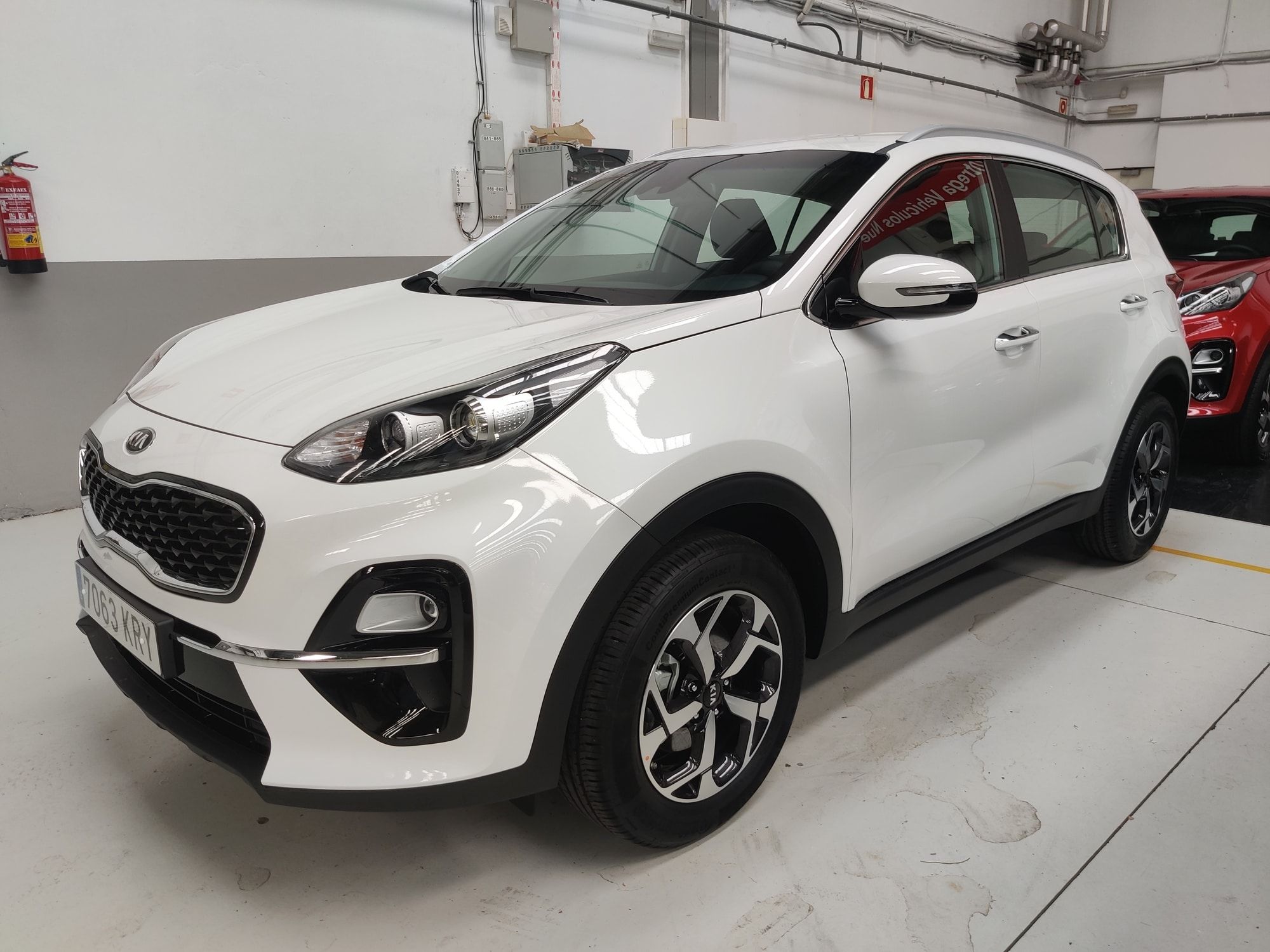 17.900€ SPORTAGE KILOMETRO CERO 1.6 GDI 132CV DRIVE DELUXE WHITE 17.900€* 17.900€ SPORTAGE KILOMETRO CERO 1.6 GDI 132CV DRIVE DELUXE WHITE 17.900€*