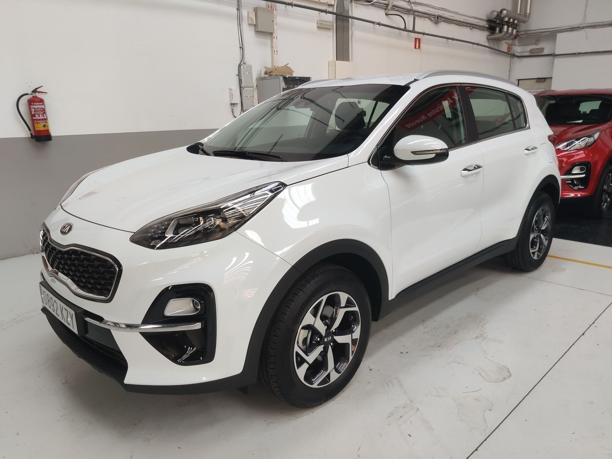 18.300€ SPORTAGE KILOMETRO CERO 1.6 GDI 132CV DRIVE + PACK LED CASSA WHITE 18.300€* 18.300€ SPORTAGE KILOMETRO CERO 1.6 GDI 132CV DRIVE + PACK LED CASSA WHITE 18.300€*
