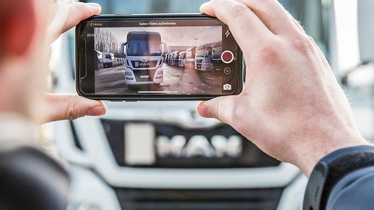 EN EL LADO SEGURO: GARANTÍAS EXTRA LARGAS Y TOURS DIGITALES POR LOS VEHÍCULOS CON MAN TOPUSED EN EL LADO SEGURO: GARANTÍAS EXTRA LARGAS Y TOURS DIGITALES POR LOS VEHÍCULOS CON MAN TOPUSED