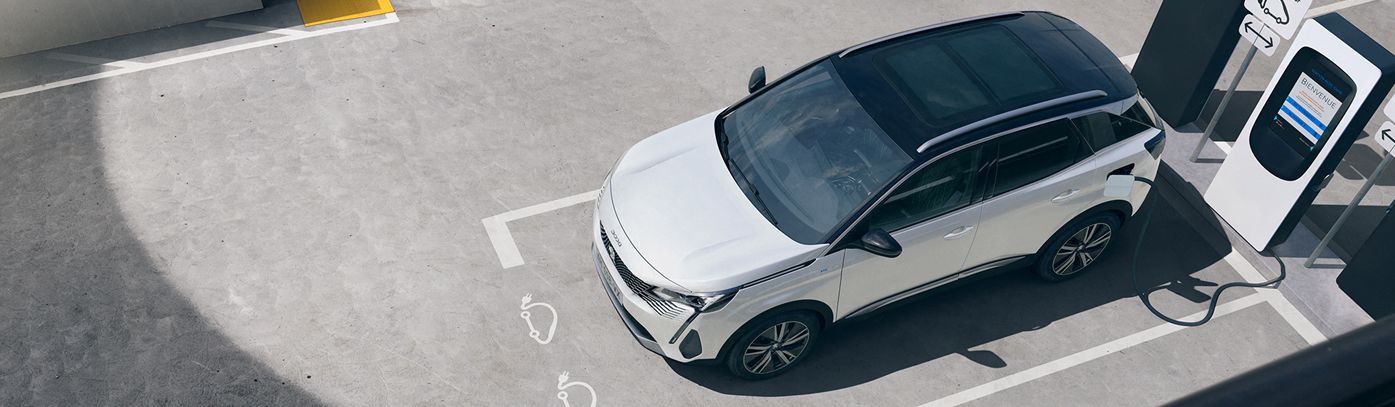 PEUGEOT termina 2020 con 8 modelos con versiones electrificadas, el 60% de su gama, y consigue una cuota del 9,7% en el mercado ‘electrificado’ PEUGEOT termina 2020 con 8 modelos con versiones electrificadas, el 60% de su gama, y consigue una cuota del 9,7% en el mercado ‘electrificado’