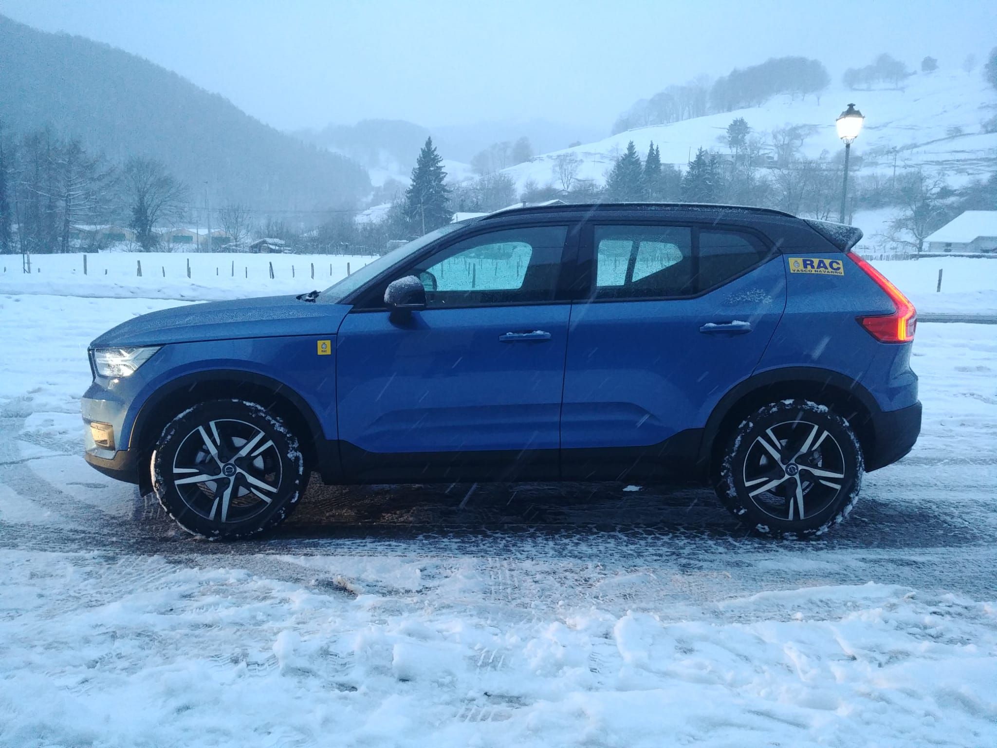 AUTOSUECIAREN XC40 BAT ETBN EMITUTAKO RACVN-REN GIDATZE-KONTSEILUETAN AUTOSUECIAREN XC40 BAT ETBN EMITUTAKO RACVN-REN GIDATZE-KONTSEILUETAN