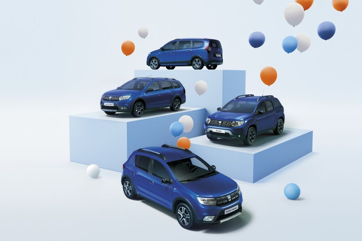 LA VUELTA AL MUNDO EN DACIA LA VUELTA AL MUNDO EN DACIA