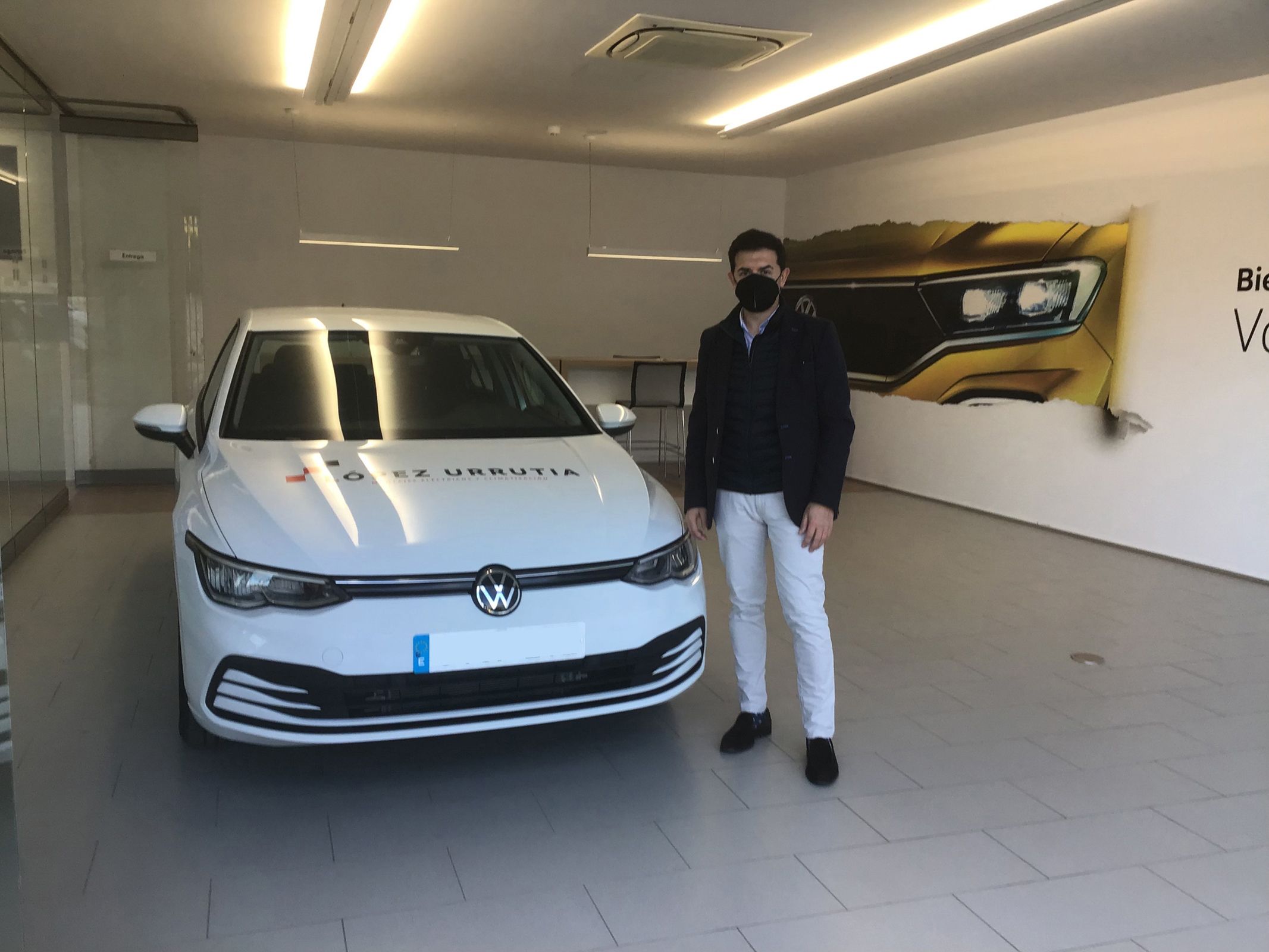 Entrega Volkswagen Golf a Montajes Eléctrico y Climatización López Urrutia Entrega Volkswagen Golf a Montajes Eléctrico y Climatización López Urrutia