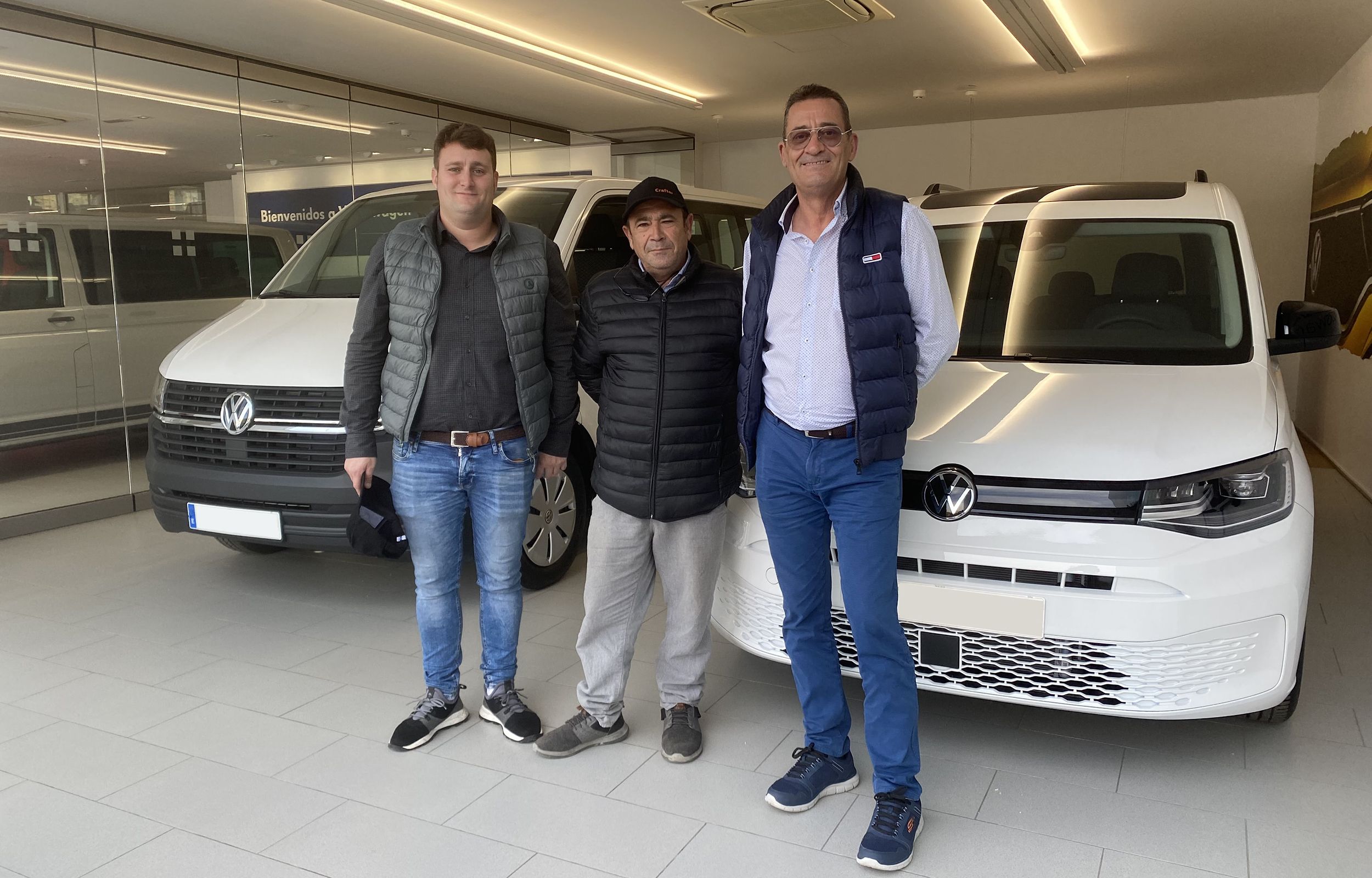 Entrega Volkswagen Caddy y Transporter a Complementos Industriales de Almería Entrega Volkswagen Caddy y Transporter a Complementos Industriales de Almería