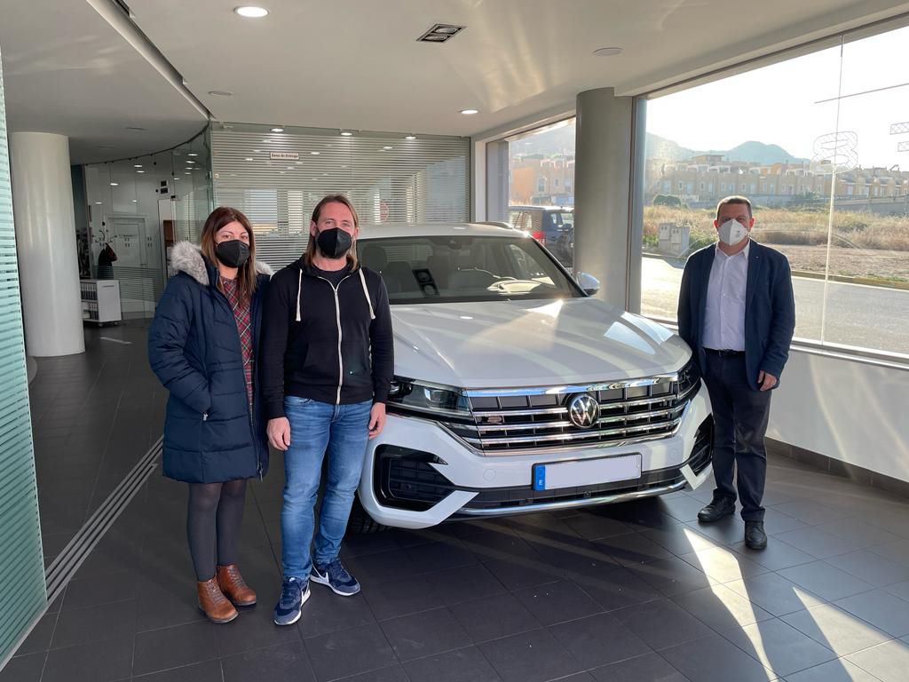 Entrega Volkswagen Touareg a Manuel Entrega Volkswagen Touareg a Manuel
