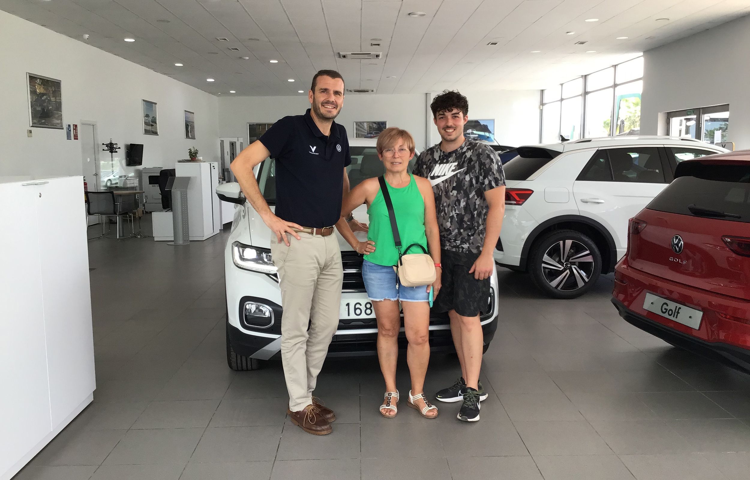 Entrega Volkswagen T-Cross a Antonia Entrega Volkswagen T-Cross a Antonia