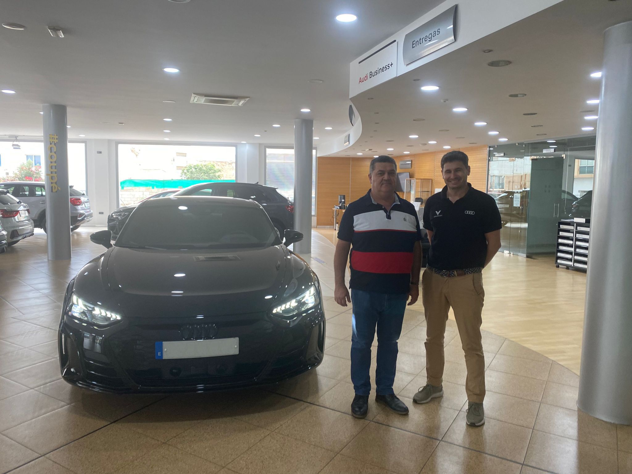 Entrega Audi RS e-tron a Agustín Entrega Audi RS e-tron a Agustín